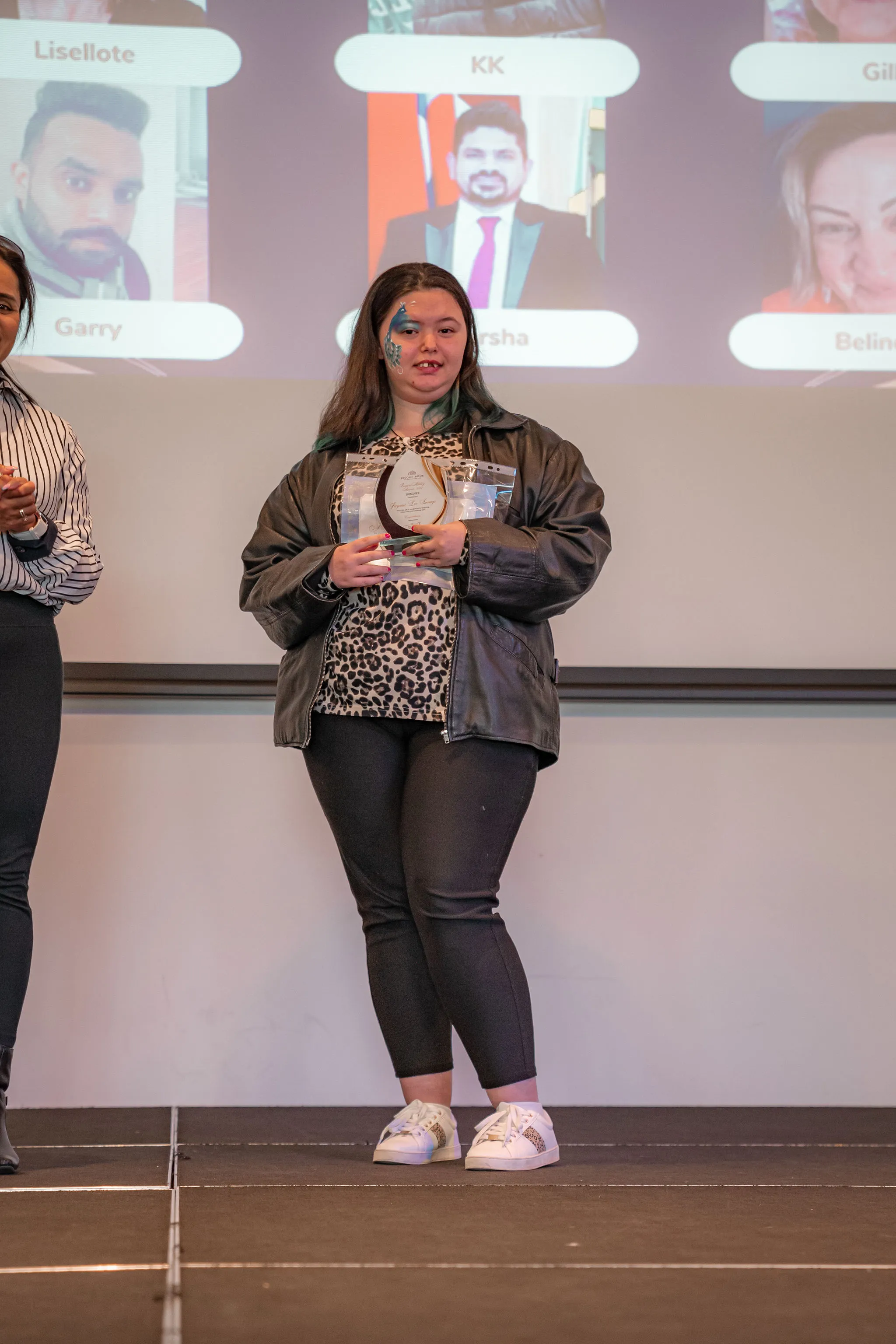Two friends in conversation at the awards night.